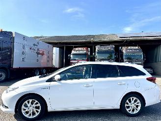 krockskadad bil auto Toyota Auris Touring Sports 1.8 Hybrid Lease pro 2015/12