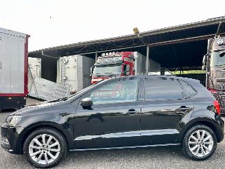 Damaged car Volkswagen Polo 1.4 TDI 75pk BlueMotion 5drs - navi - clima - cruise - facelift - bleutooth - pdc v+a - front assist - privacy glass 2016/3
