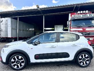 Vaurioauto  passenger cars Citroën C3 1.2 PureTech 82pk ELLE - nap - navi - pdc - line assist - lmv - carplay - clima - cruise - grijs dak 2018/5