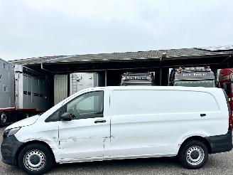krockskadad bil bedrijf Mercedes Vito 116 CDI 163pk 9-traps aut + f1 Extra Lang L3 3pers - navi - camera - stoelverw - pdc v+a - airco - cruise 2022/7