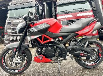 skadebil motor Aprilia  SHIVER 900 - led knipperlichten - drive modus - carbon spatbord - verstelbaar achterveer - stickersset 2020/7