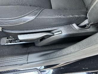 Volvo V-40 Gereserveerd 1.6 T4 179pk aut Summum - xenon - navi - camera - keyless - front + line + side assist picture 54