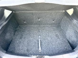 Volvo V-40 Gereserveerd 1.6 T4 179pk aut Summum - xenon - navi - camera - keyless - front + line + side assist picture 74