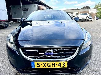 Volvo V-40 Gereserveerd 1.6 T4 179pk aut Summum - xenon - navi - camera - keyless - front + line + side assist picture 3