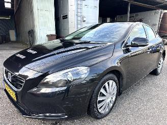 Volvo V-40 Gereserveerd 1.6 T4 179pk aut Summum - xenon - navi - camera - keyless - front + line + side assist picture 2