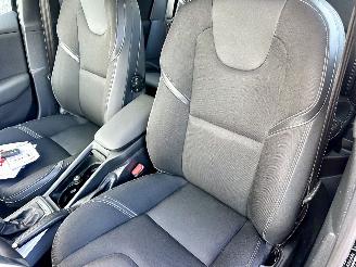 Volvo V-40 Gereserveerd 1.6 T4 179pk aut Summum - xenon - navi - camera - keyless - front + line + side assist picture 16