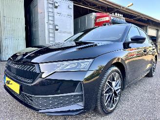 Skoda Octavia Gereserveerd 1.5 TSI MHEV Aut + f1 Sportline - nap - 1e eig - navi - camera - inkl trekh - stuurverw - front + line + side assist picture 2