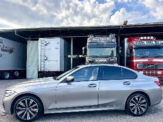 skadebil auto BMW 3-serie 320d 190pk aut + f1 xDrive High Exe sedan - schuifdak - harman/kardon - head up - keyless - 360cam - 4x4 2020/3