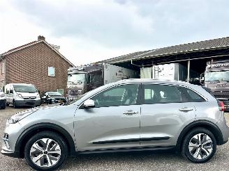 skadebil auto Kia e-Niro 64kWh  204pk aut + f1 DynamicLine - nap - navi - camera - keyless - front + line assist - pdc 2022/8