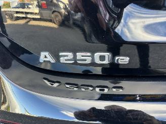 Mercedes A-klasse 250e aut + f1 AMG Bus Sol Limited - nap - pano - 1e eig - widescreen - sfeerverl - cam - front + line assist - keyless picture 113