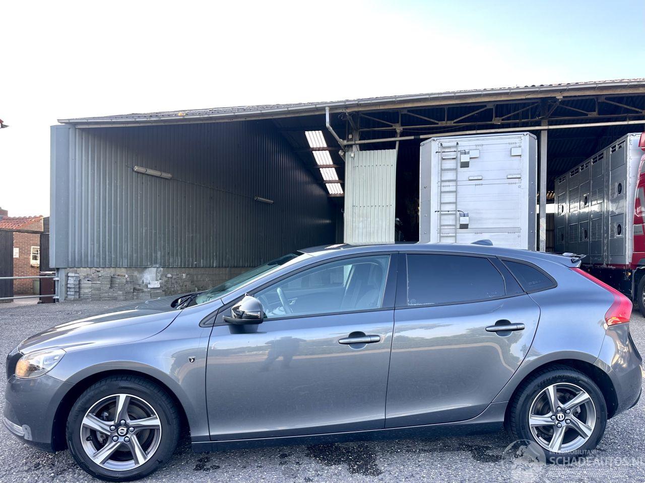 Volvo V-40 1.6 D2 114pk 6-bak Momentum - navi - camera - velgen - sfeerverl - getint glas - pdc - rijdbaar