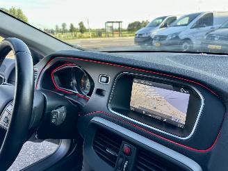 Volvo V-40 1.6 D2 114pk 6-bak Momentum - navi - camera - velgen - sfeerverl - getint glas - pdc - rijdbaar picture 42