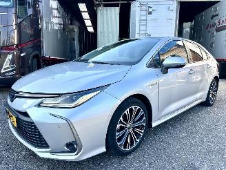 Toyota Corolla 1.8 Hybrid 148pk aut first edition sedan - navi - camera - stuurverw - keyless - front + line + side assist picture 2