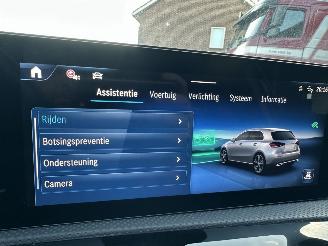 Mercedes A-klasse 250e aut + F1 AMG Star Ed Limited - pano - nap - 1e eig - sfeerverl - navi - camera - keyless - widescreen picture 27