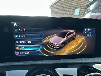 Mercedes A-klasse 250e aut + F1 AMG Star Ed Limited - pano - nap - 1e eig - sfeerverl - navi - camera - keyless - widescreen picture 32