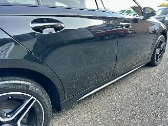 Mercedes A-klasse 250e aut + F1 AMG Star Ed Limited - pano - nap - 1e eig - sfeerverl - navi - camera - keyless - widescreen picture 98