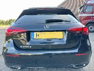 Mercedes A-klasse 250e aut + F1 AMG Star Ed Limited - pano - nap - 1e eig - sfeerverl - navi - camera - keyless - widescreen picture 93