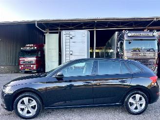 Vaurioauto  passenger cars Skoda Scala 1.0 TSI 110pk 6-bak Ambition - nap - 1e eig - navi - virtual - front + line assist - trekh - pdc - all season 2022/11