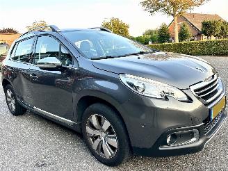 Peugeot 2008 gereserveerd 1.2 PureTech 82pk aut + f1 Allure - 33dkm nap - 1e eig - navi - pdc v+a - lmv - clima + cruise contr picture 4