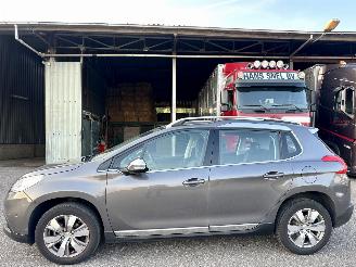 krockskadad bil auto Peugeot 2008 1.2 PureTech 82pk aut Allure - 33dkm nap - 1e eig - 2015/5