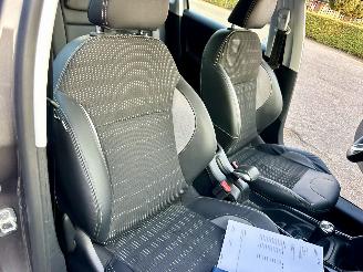 Peugeot 2008 gereserveerd 1.2 PureTech 82pk aut + f1 Allure - 33dkm nap - 1e eig - navi - pdc v+a - lmv - clima + cruise contr picture 22
