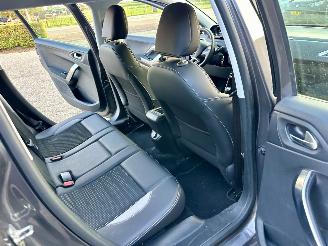 Peugeot 2008 gereserveerd 1.2 PureTech 82pk aut + f1 Allure - 33dkm nap - 1e eig - navi - pdc v+a - lmv - clima + cruise contr picture 59