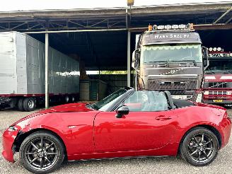 Vaurioauto  passenger cars Mazda MX-5 Cabrio 1.5 SkyActiv-G 131pk 6-bak GT-M 2016/7