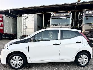 damaged passenger cars Toyota Aygo 1.0 VVT-i 72pk X-Fun 5drs - 39dkm nap - 1e eig - airco - cruise - esp - elektr ramen - rijdbaar 2021/7
