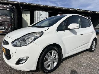 Hyundai Ix20 1.6i i-Vision 125pk Automaat - 76dkm nap - navi - dvd - camera - pdc - clima - cruise - aux - usb picture 2