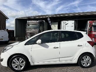 Vaurioauto  passenger cars Hyundai Ix20 1.6i i-Vision 125pk Automaat - 76dkm nap - navi - dvd - camera - pdc - clima - cruise - aux - usb 2012/10