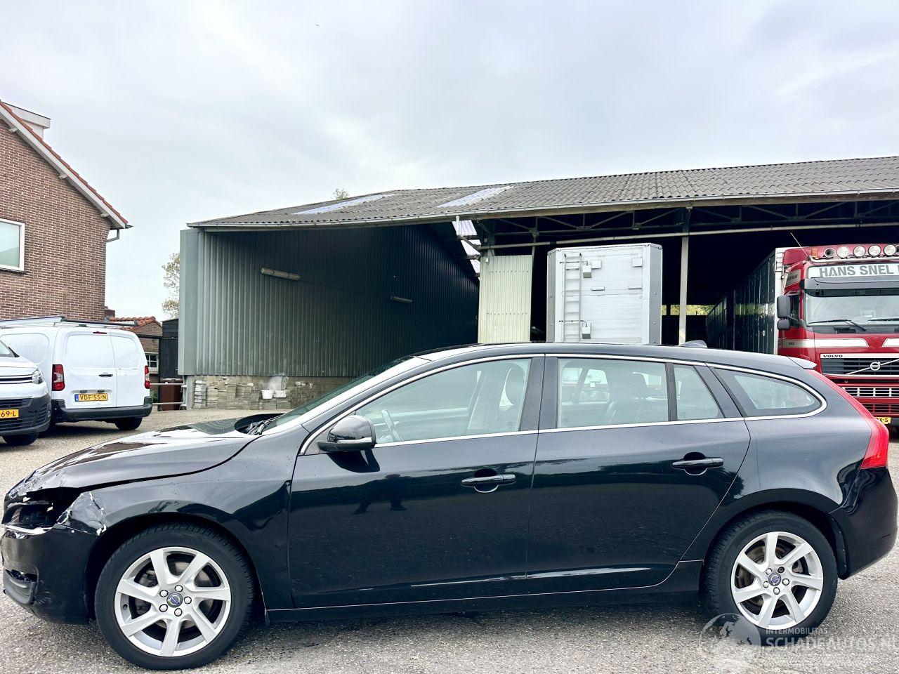 Volvo V-60 1.6 T3 150pk aut. Momentum - 144dkm nap - navi - clima - cruise - lmv - pdc - trekh - 2e eig