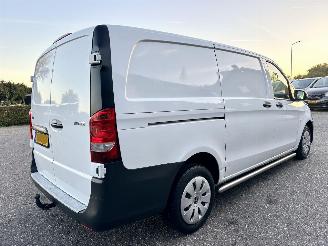 Mercedes Vito 111 CDI 114pk 6-bak Lang - nap - 1e eig - 3pers - navi - camera - airco - trekh - euro6 - licht + regens picture 5