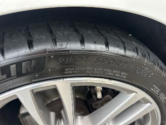 BMW 3-serie 330e High Exe M-Sport - 140dkm nap - head up - cognac leer - stoelverw - clima - alarm - 2x laadkabels picture 29
