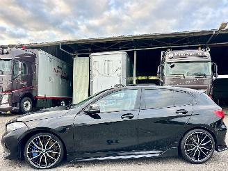 skadebil auto BMW 1-serie M135i xDrive 306pk aut + f1 High Exe M-Sport Performance - pano - nap - hud - harman/kardon - keyless - kuipstoelen 2021/5