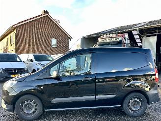 krockskadad bil bedrijf Ford Transit Courier Van 1.5 TDCI 75pk 6-bak euro.6 Trend - 62dkm nap - navi - airco - cruise - schuif + klapdeuren - rijdbaar 2019/6