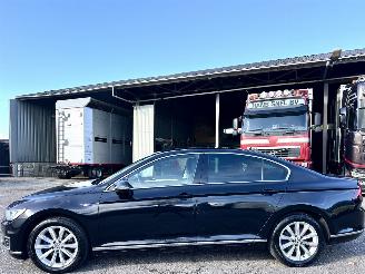 skadebil auto Volkswagen Passat GTE 1.4 TSI aut Highline sedan - nap - navi - acc - front assist - leer + alcantara + stoelverw - pdc v+a 2016/12