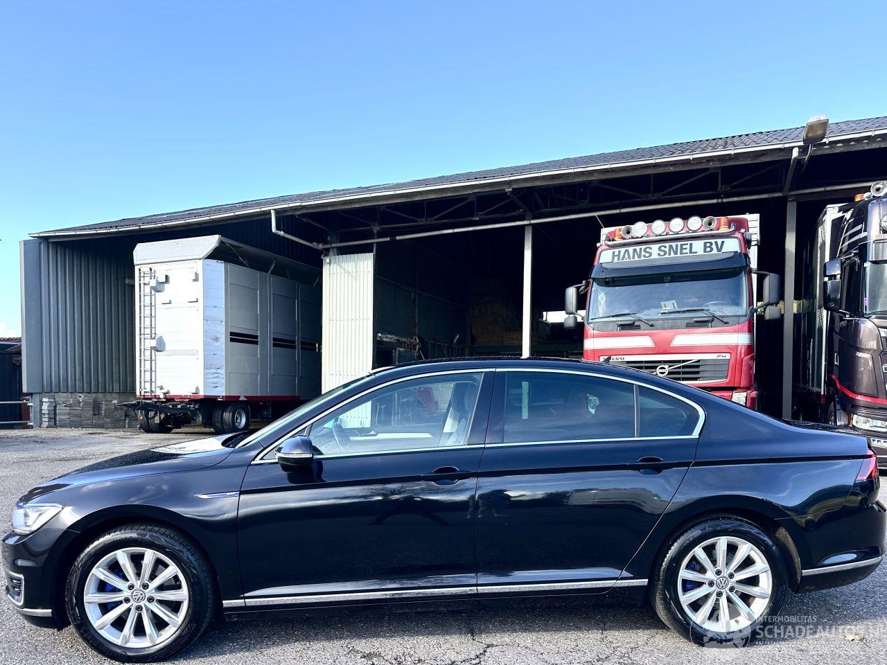 Volkswagen Passat GTE 1.4 TSI aut Highline sedan - nap - navi - acc - front assist - leer + alcantara + stoelverw - pdc v+a
