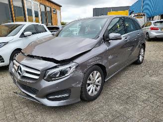 skadebil auto Mercedes B-klasse B 180  1.6 benzine 123 pk autom 56000 km 1e eigenaar 2018/9