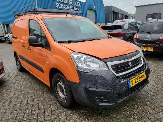 skadebil bedrijf Peugeot Partner Partner 7 1.6 Hdi 55 kw  euro 6  1e eigenaar airco 2018/4