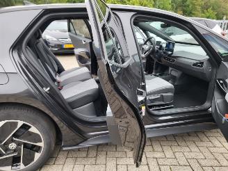 Vaurioauto  passenger cars Volkswagen ID.3 ID.3 Pro Performance Edition leer/alcantara 58 kWh range 425 km nwpr € 47000 2023/4