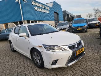 Damaged car Lexus Ct Lexus CT 200h 25th edition rijdbaar 2015/12