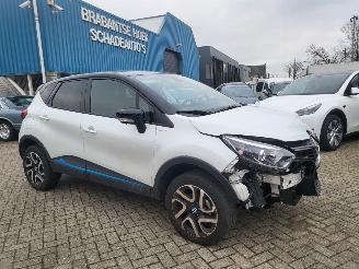 skadebil auto Renault Captur AUTOMAAT 24000 KM UNIEK Captur 1.2 TCe Wave 2017/5