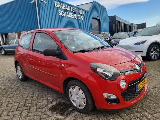 skadebil auto Renault Twingo Twingo 1.2 16V Authentique RIJDBAAR zie 3e foto 2012/2