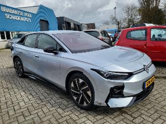 skadebil auto Volkswagen ID.7 Pro S Business 86 kWh accu, 210 kW / 286 pk trek haak range 700 km 2024/10