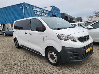 Vaurioauto  passenger cars Peugeot Expert e-Expert 50 kWh 9 persoons 2021/9