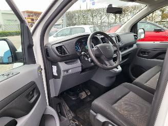 Peugeot Expert e-Expert 50 kWh 9 persoons picture 13