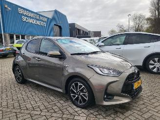 krockskadad bil auto Toyota Yaris automaat 1.5 Hybrid Dynamic 2021/1