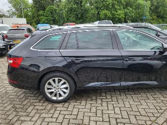 Coche accidentado Skoda Superb Superb Combi 1.5 TSI ACT Business Edition Plus rijdbaar 2022/7