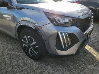 Vaurioauto  passenger cars Peugeot e-2008 e-2008 EV Active 54 kWh Range 406 km rijdbaar nwpr €43000 2023/9