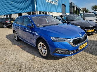 Damaged car Skoda Octavia Combi 1.5 E hybride -TSI Business Edition Plus autom rijdbaar 2024/3